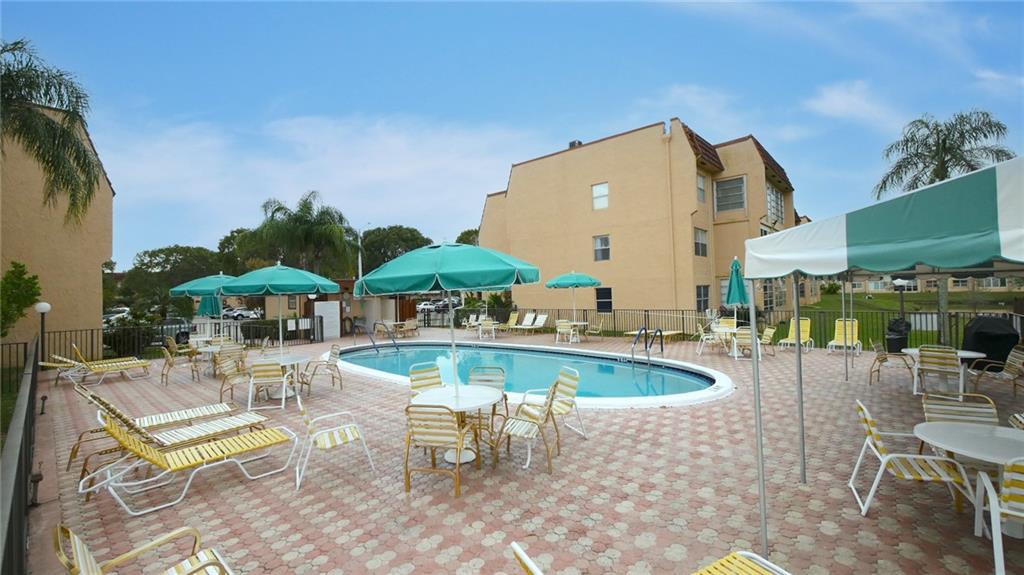 SUNRISE LAKES - Residential