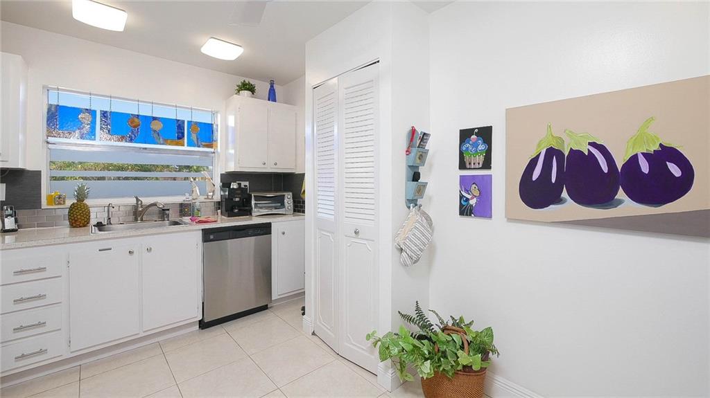 SUNRISE LAKES - Residential