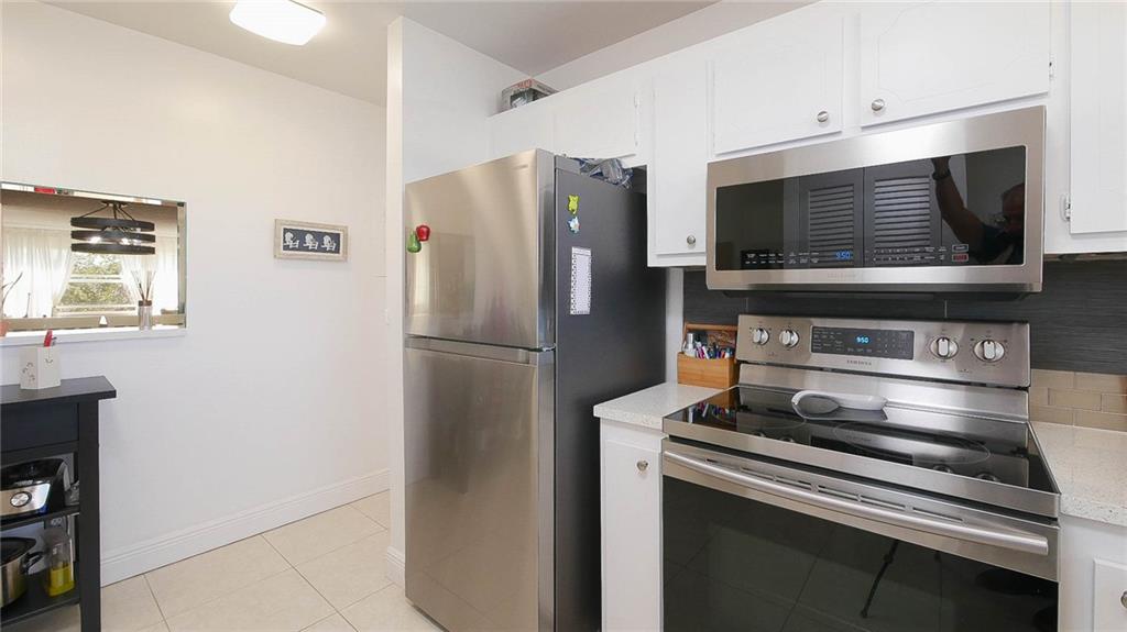 SUNRISE LAKES - Residential