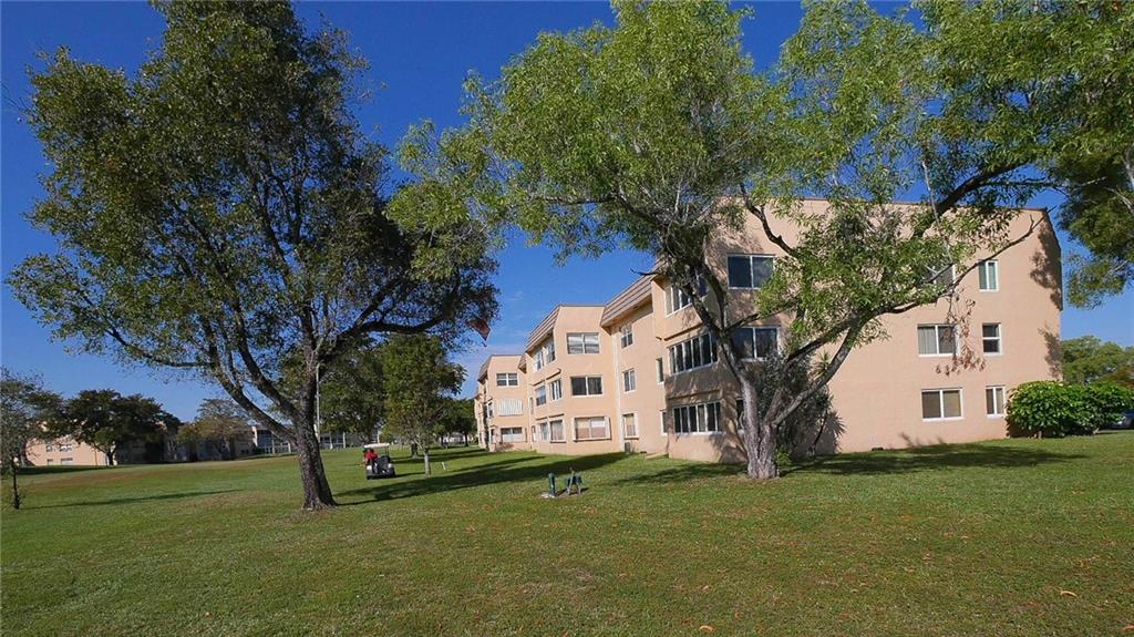 SUNRISE LAKES - Residential