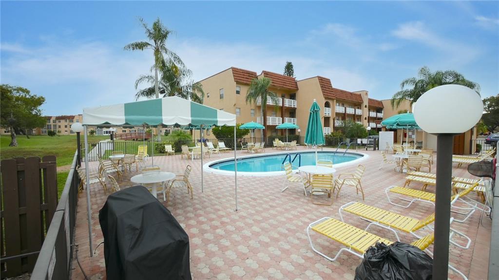 SUNRISE LAKES - Residential