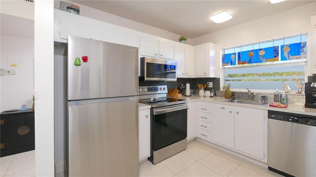 SUNRISE LAKES - Residential