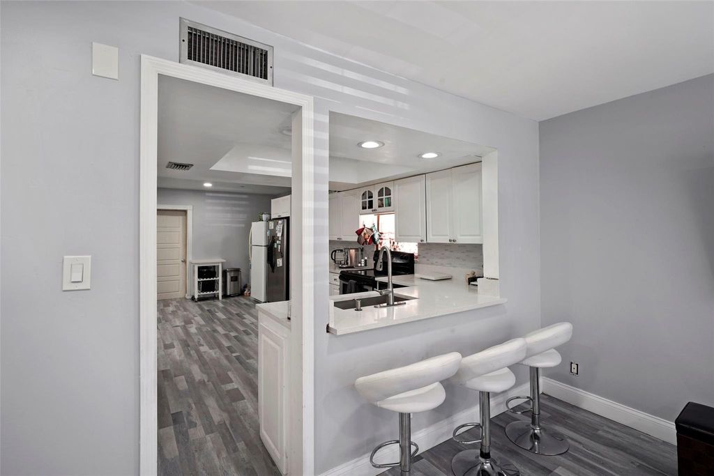 Photo of 5 Matador Lane #4-28, Davie, FL 33324 (MLS # F10505360)