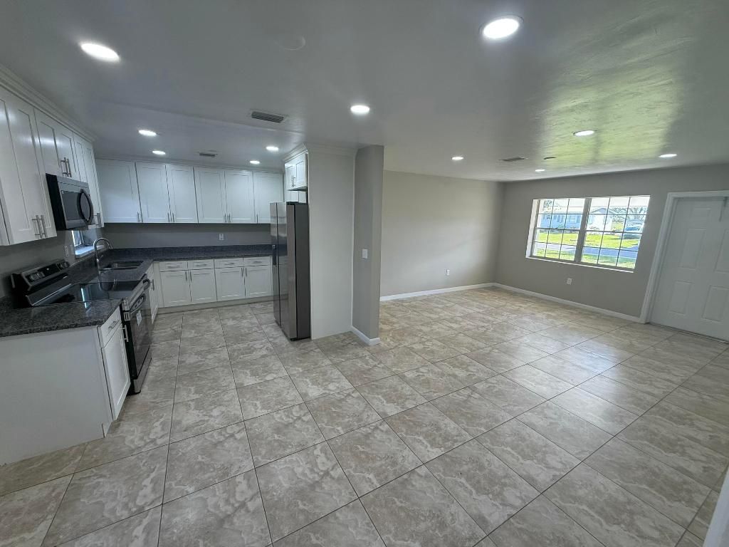 Photo of 125 SE Avenue M, Belle Glade, FL 33430 (MLS # R11150582)