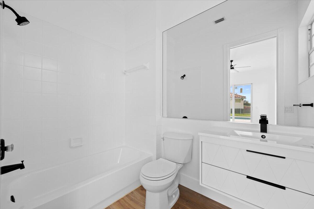 RIVERWALK 7 - Residential