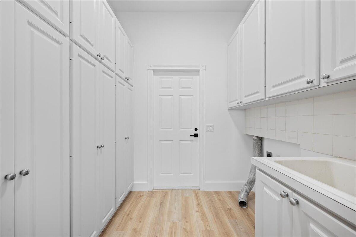 RIVERWALK 7 - Residential