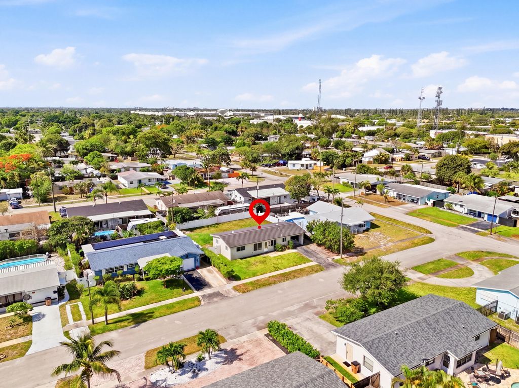 Photo of 6 SE 14th Court, Deerfield Beach, FL 33441 (MLS # B26027736)