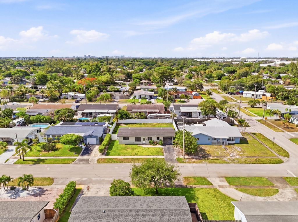 Photo of 6 SE 14th Court, Deerfield Beach, FL 33441 (MLS # B26027736)