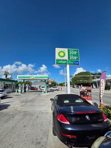 3198 S Dixie Highway