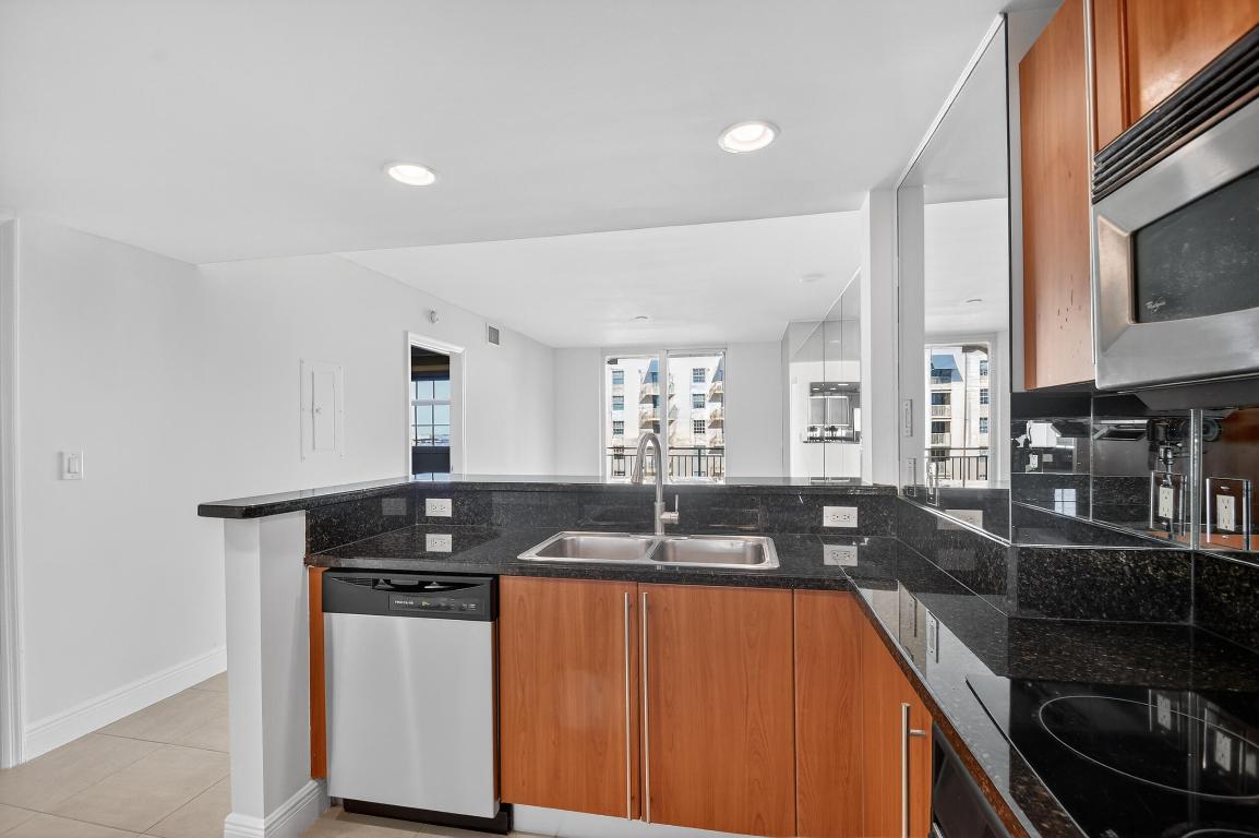 610 CLEMATIS CONDO - Residential