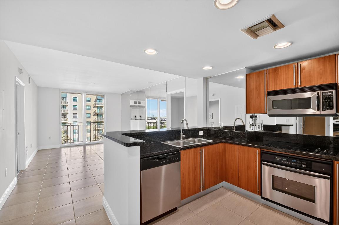 610 CLEMATIS CONDO - Residential