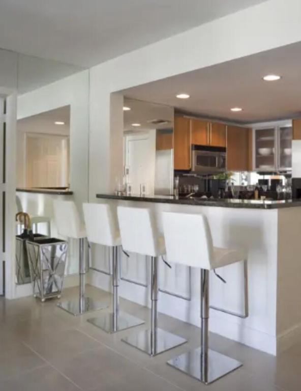 610 CLEMATIS CONDO - Residential