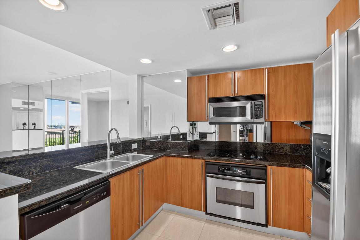 610 CLEMATIS CONDO - Residential