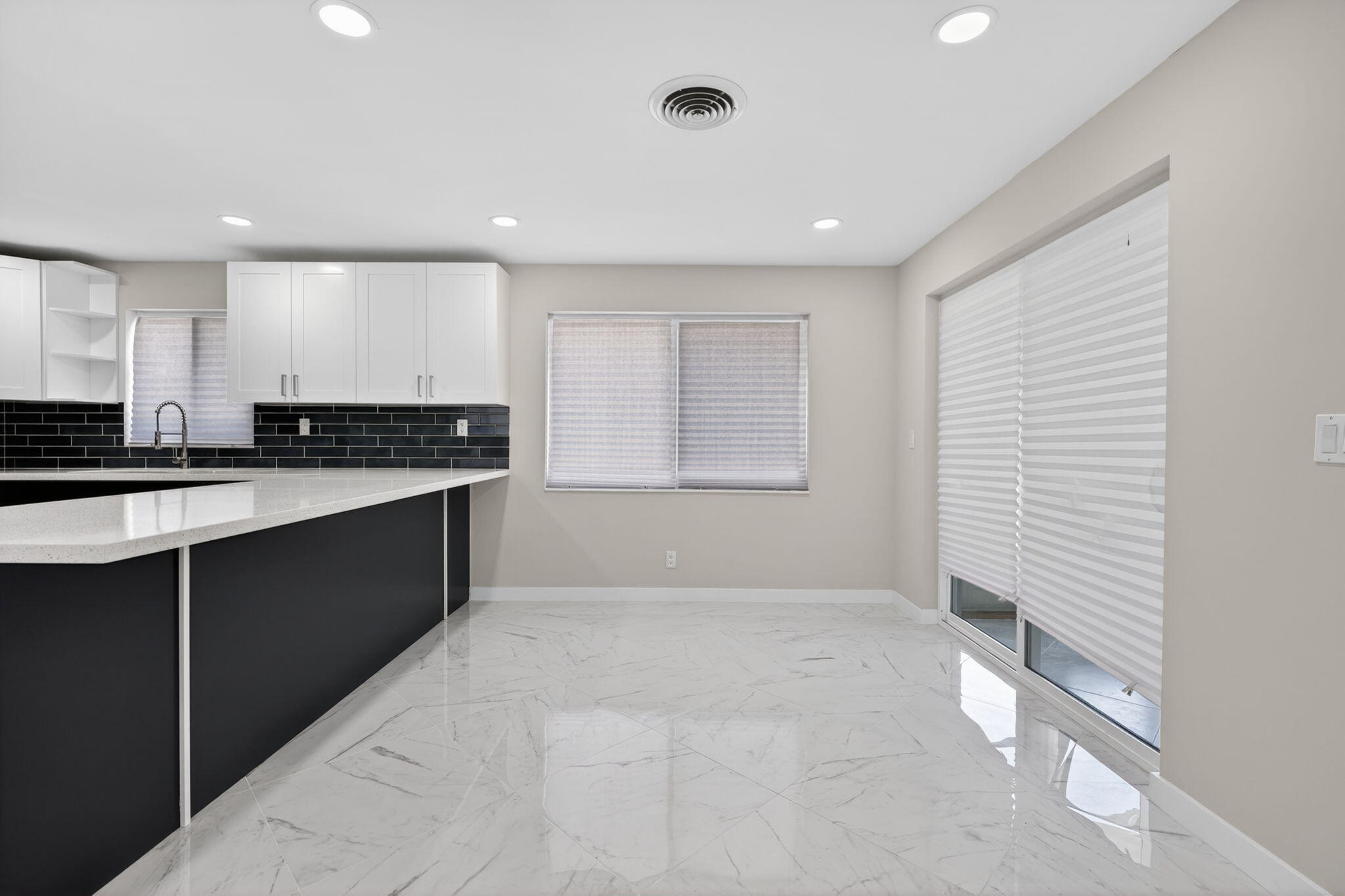 HOBE HILLS - Residential