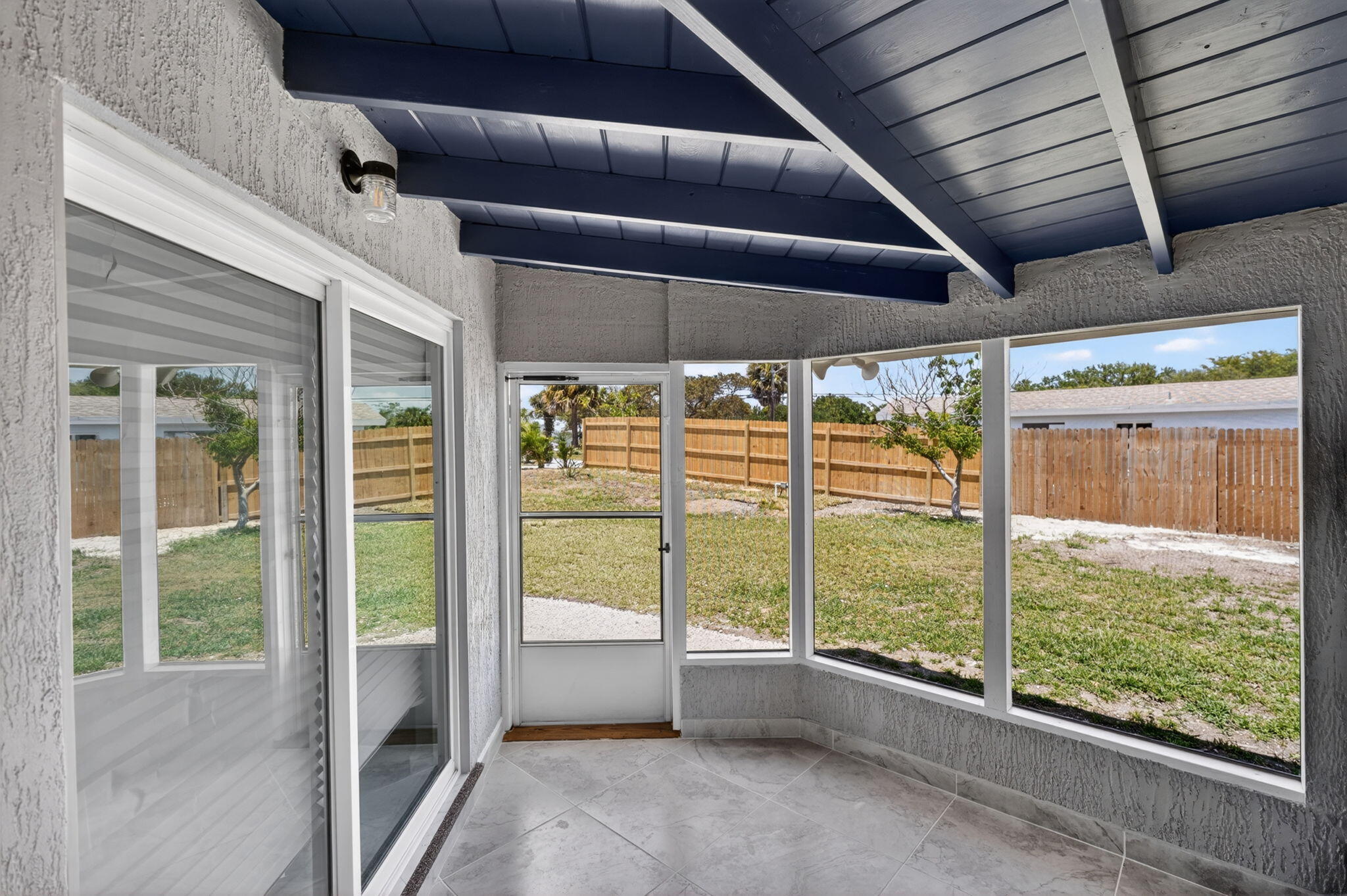 HOBE HILLS - Residential