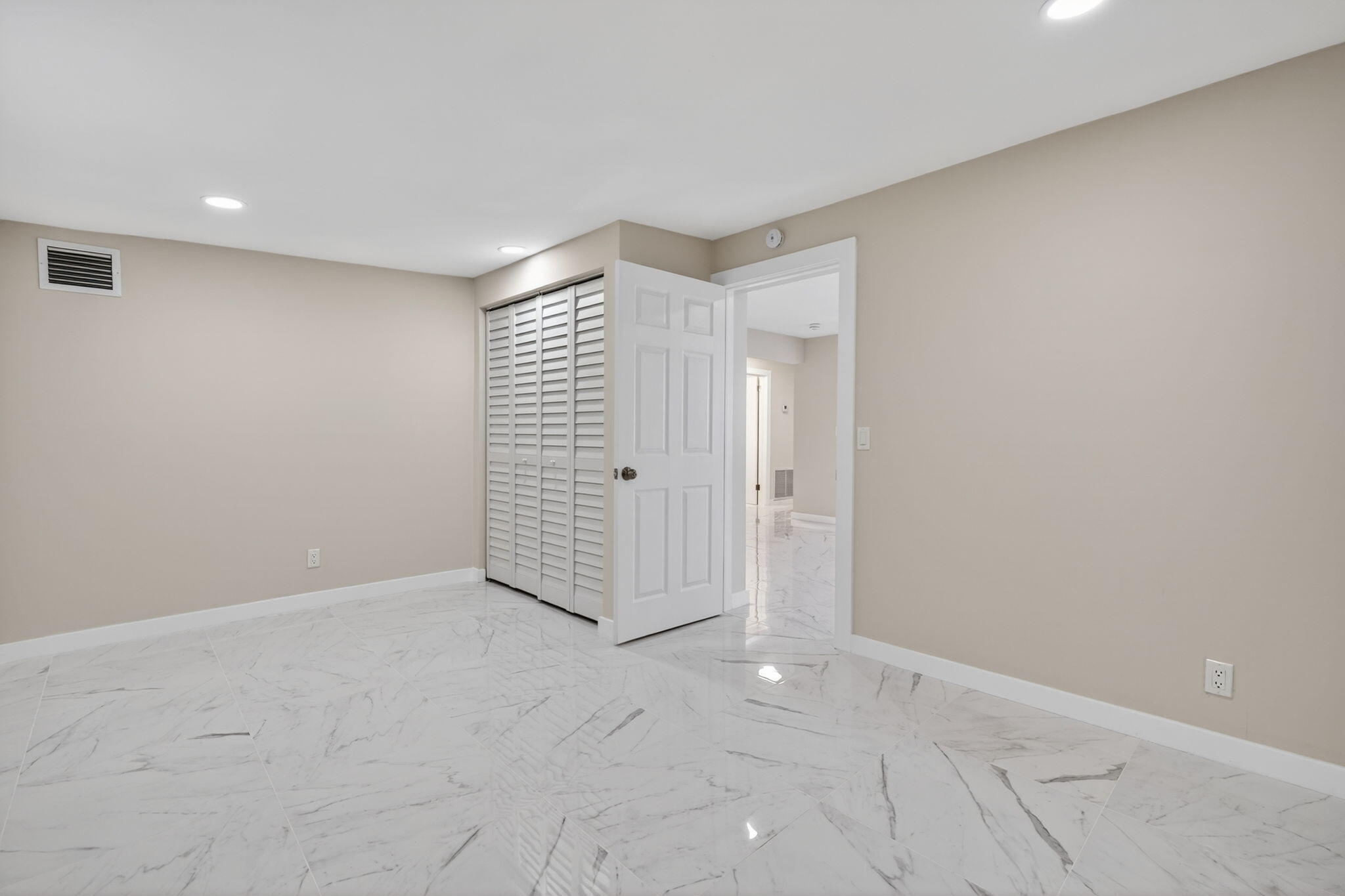 HOBE HILLS - Residential