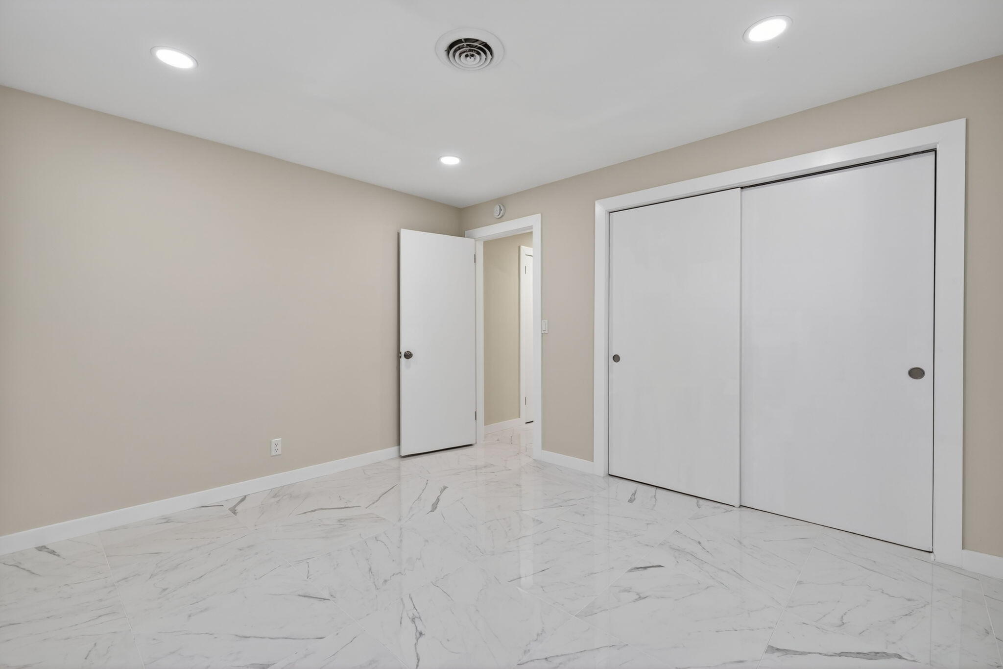 HOBE HILLS - Residential