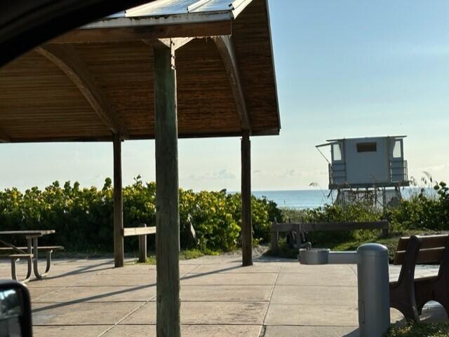HOBE HILLS - Residential
