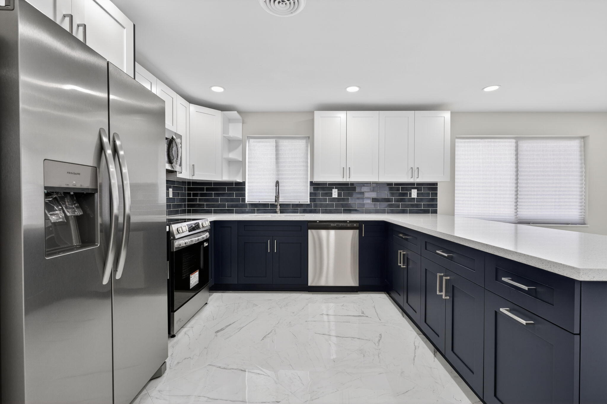 HOBE HILLS - Residential