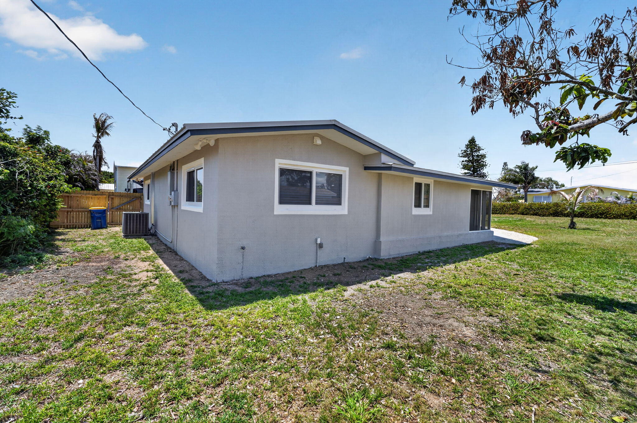 HOBE HILLS - Residential