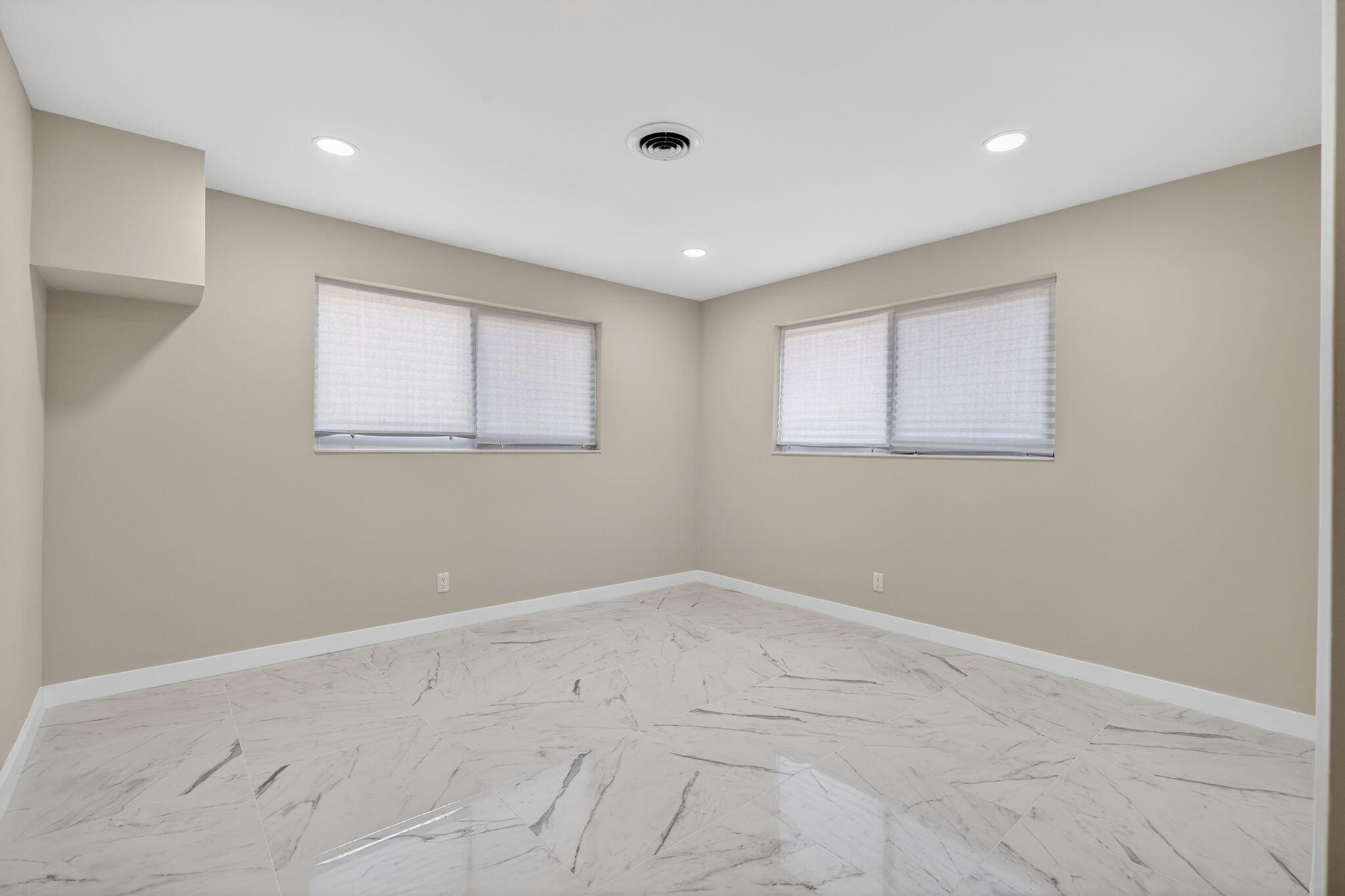HOBE HILLS - Residential