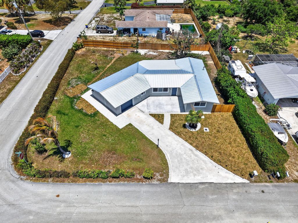 Photo of 9361 SE Duncan Street, Hobe Sound, FL 33455 (MLS # B26021294)
