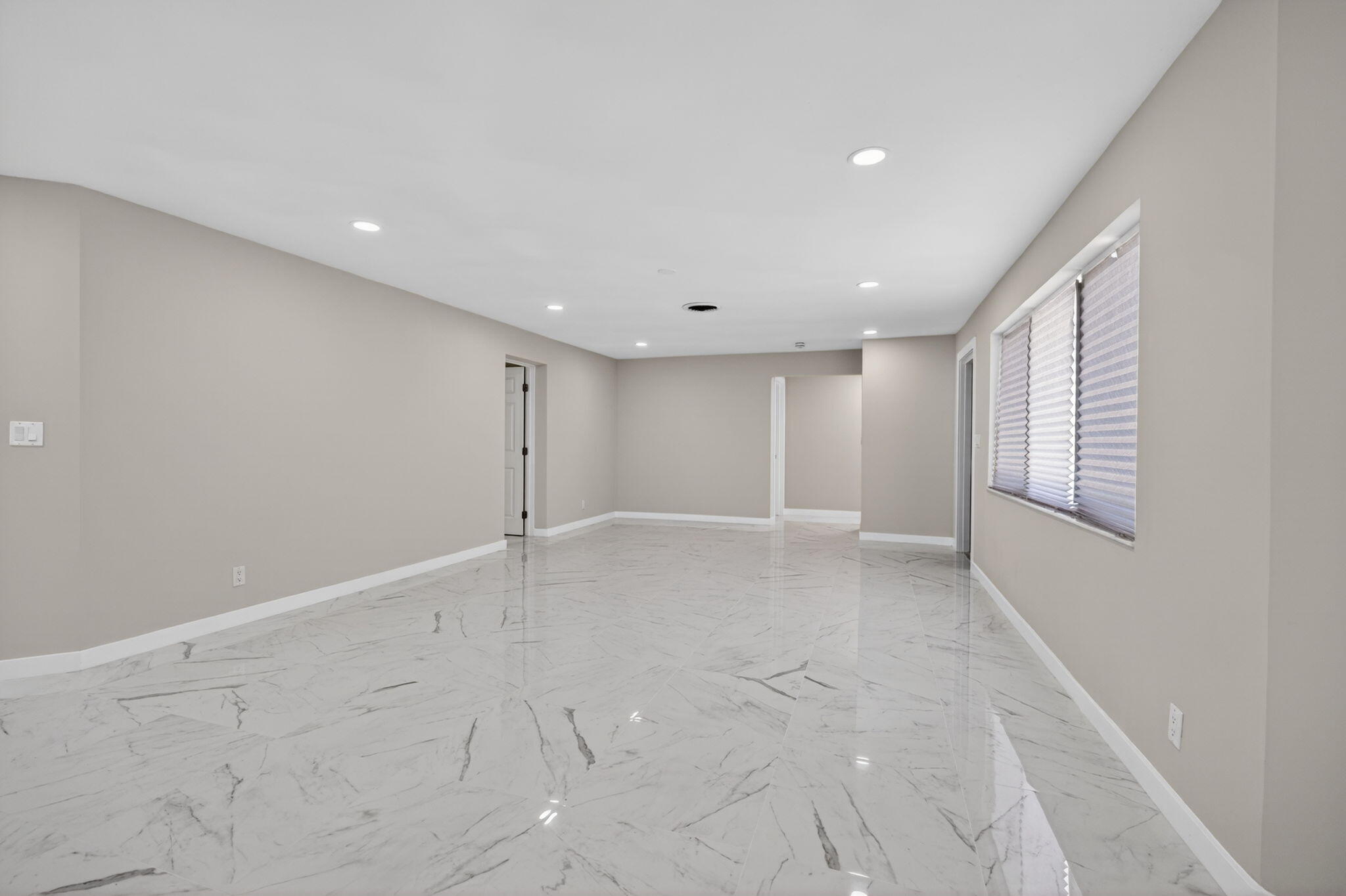HOBE HILLS - Residential