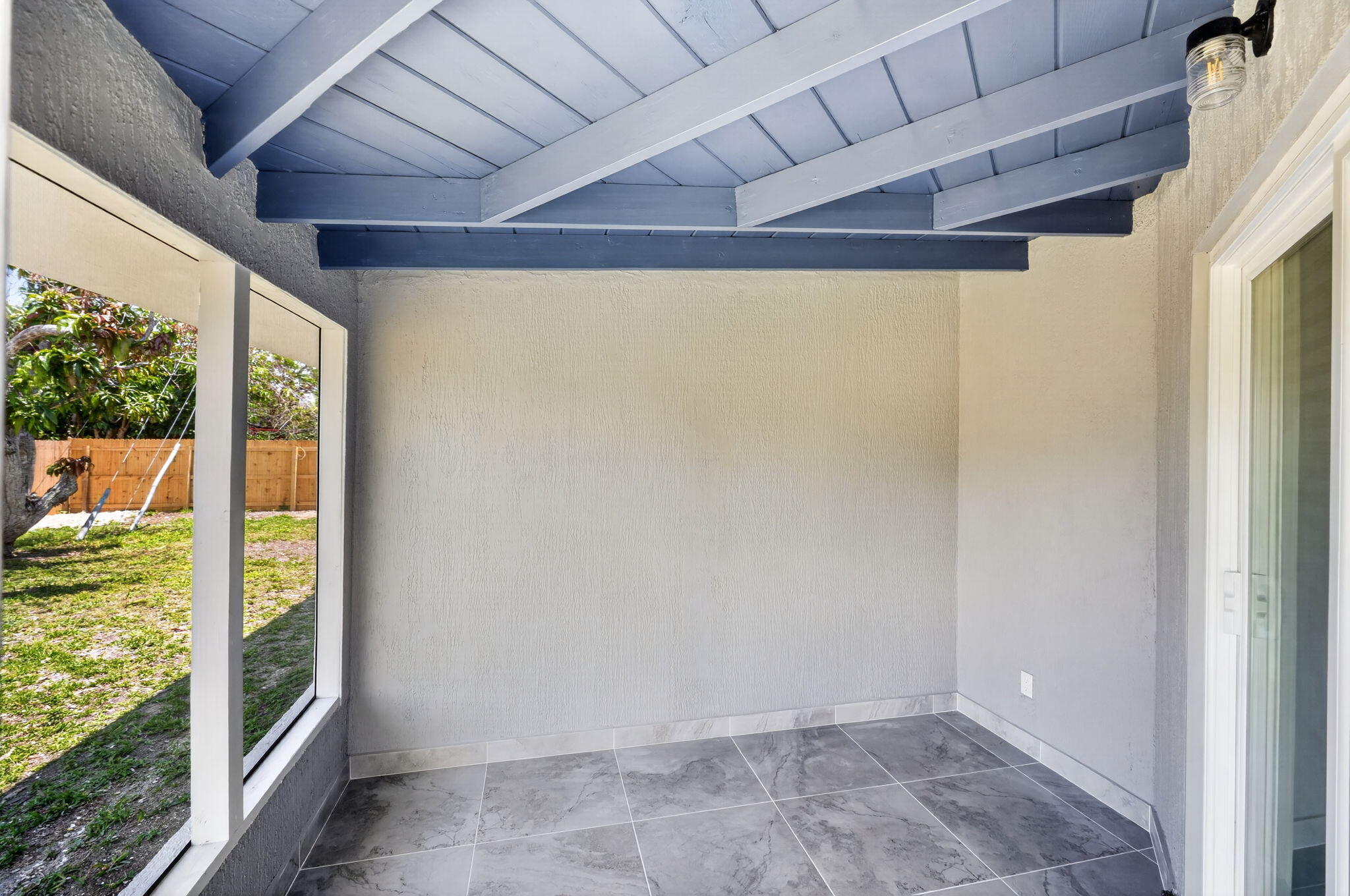 HOBE HILLS - Residential