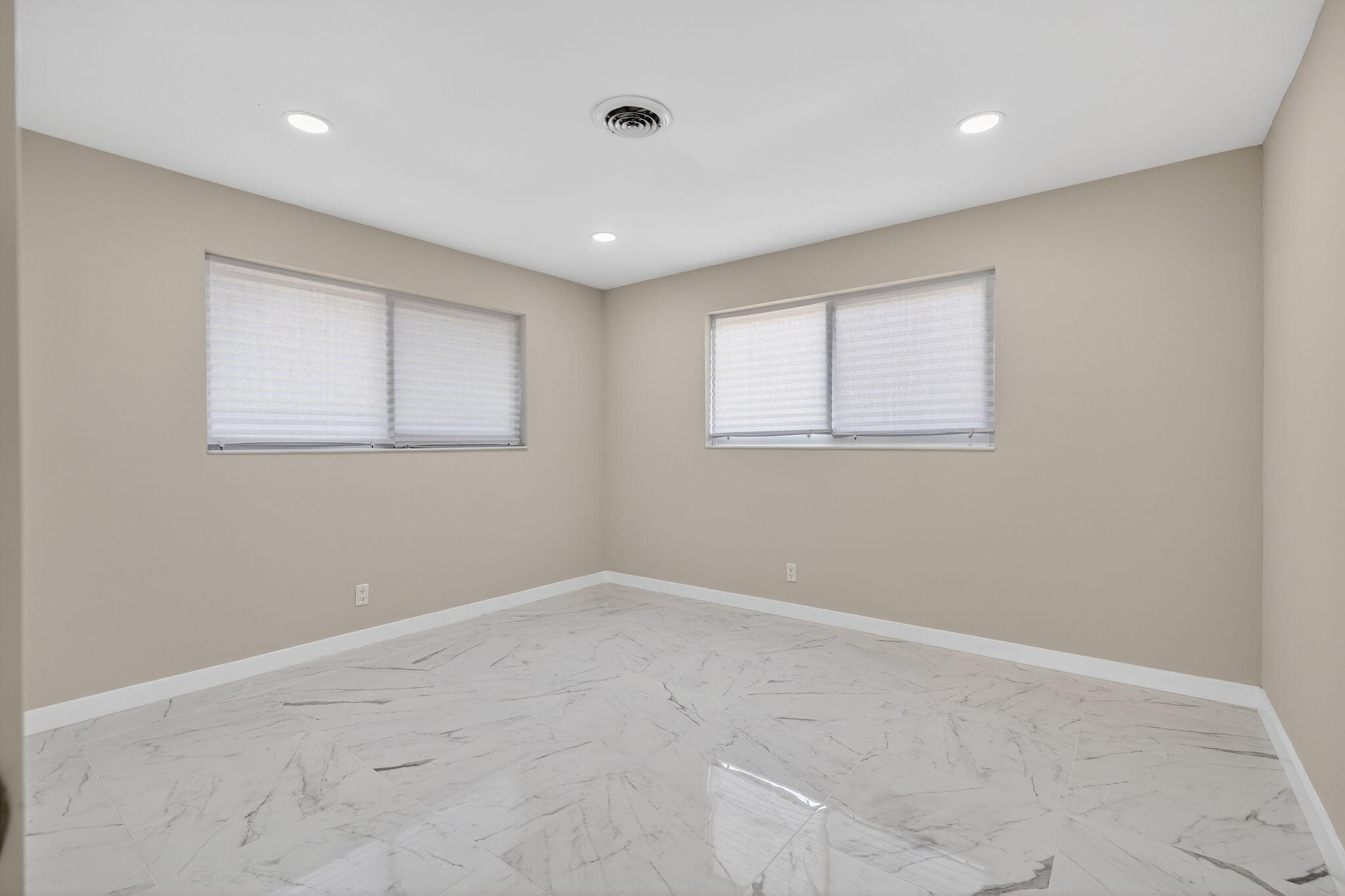 HOBE HILLS - Residential