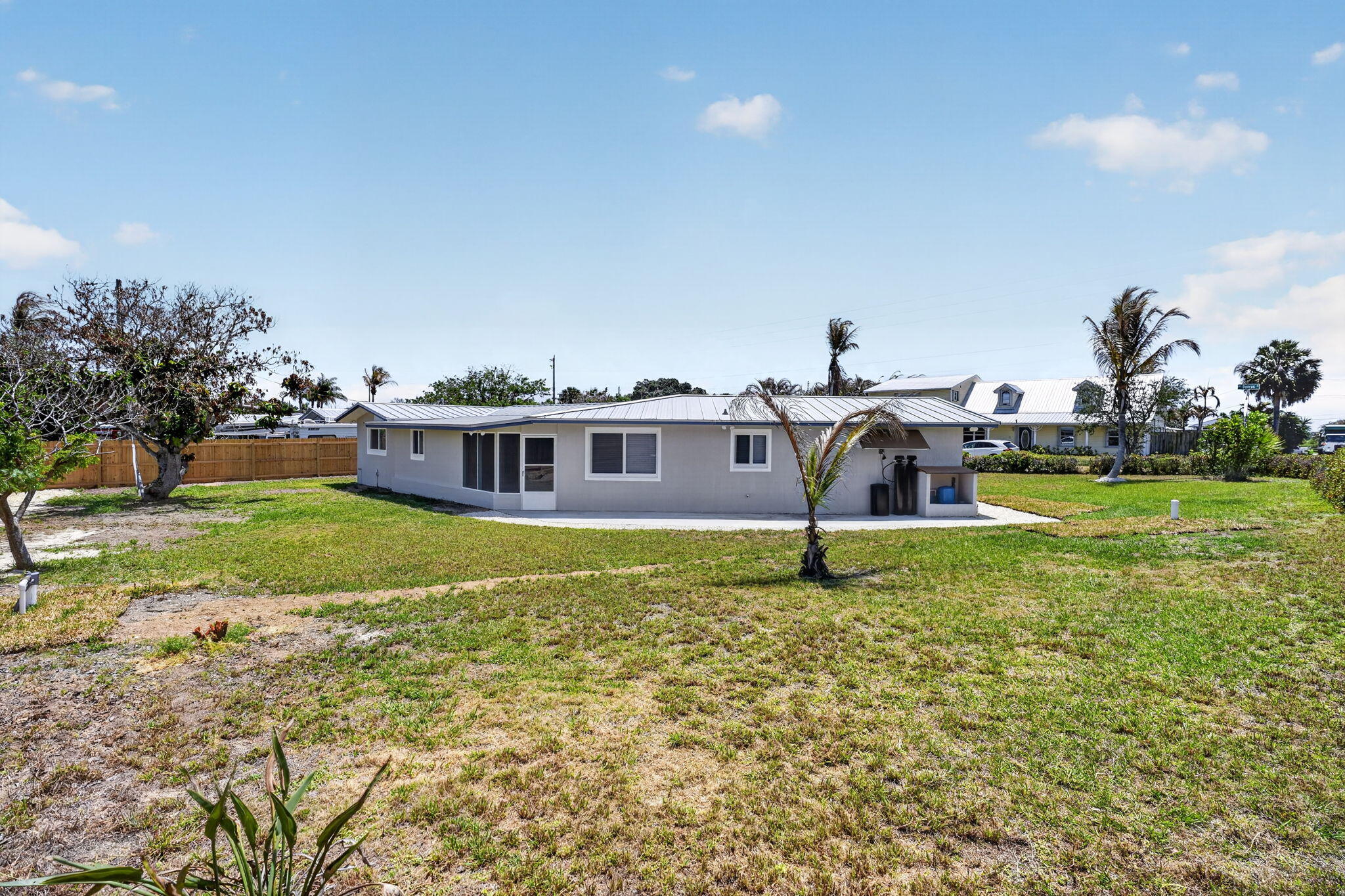 HOBE HILLS - Residential