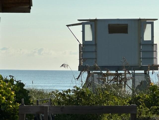HOBE HILLS - Residential