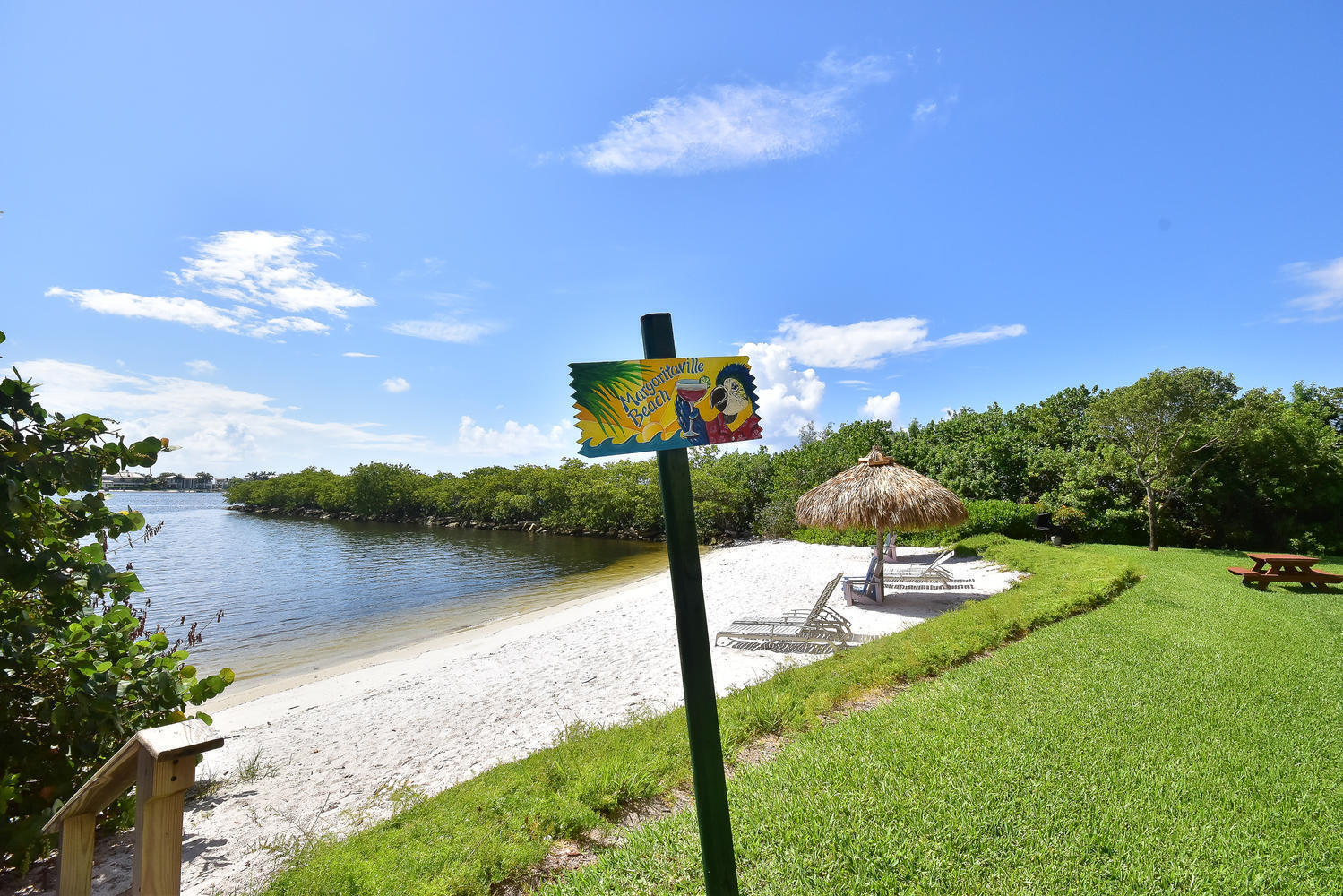 HYPOLUXOS MARINERS CAY CONDO - Residential