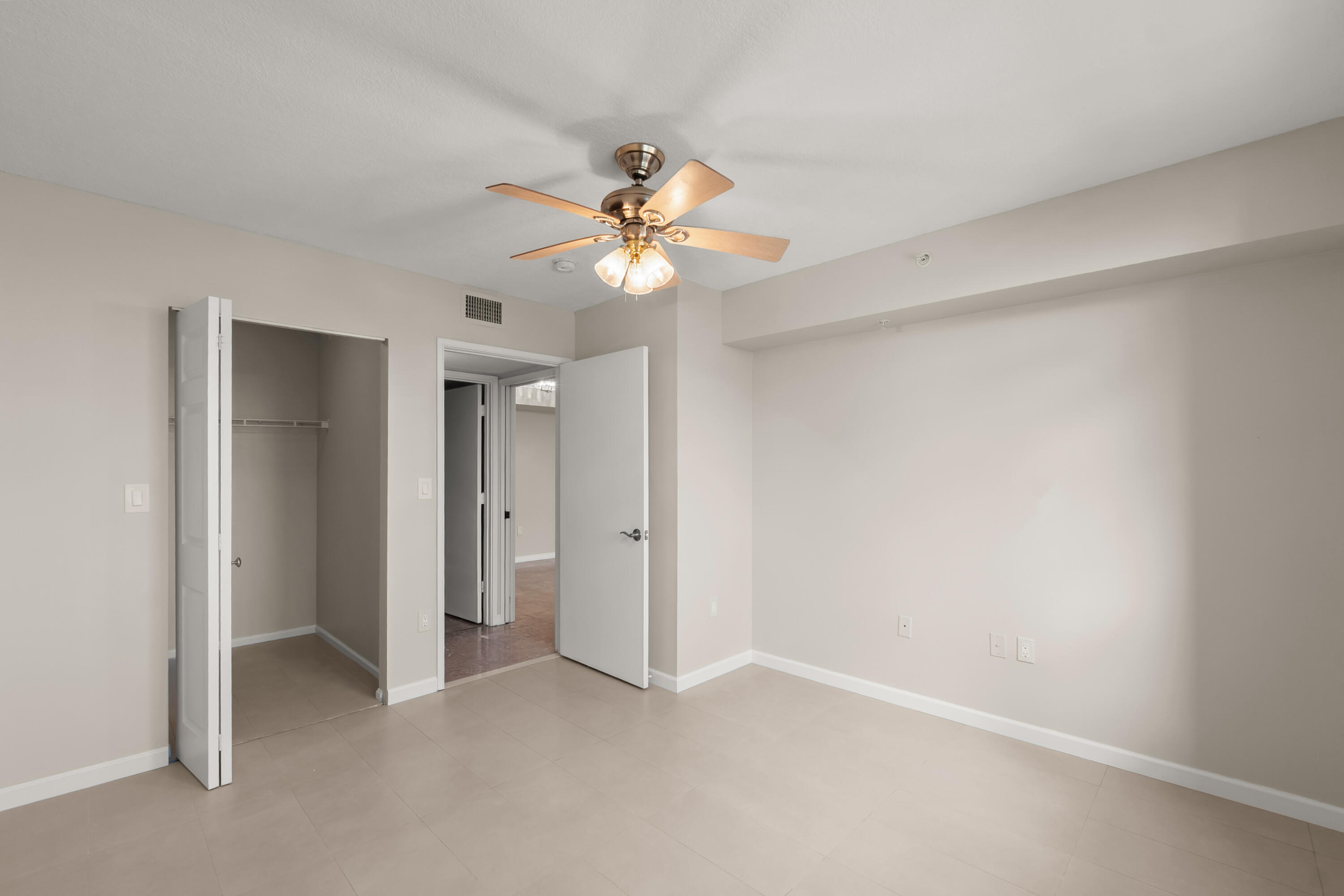 HYPOLUXOS MARINERS CAY CONDO - Residential