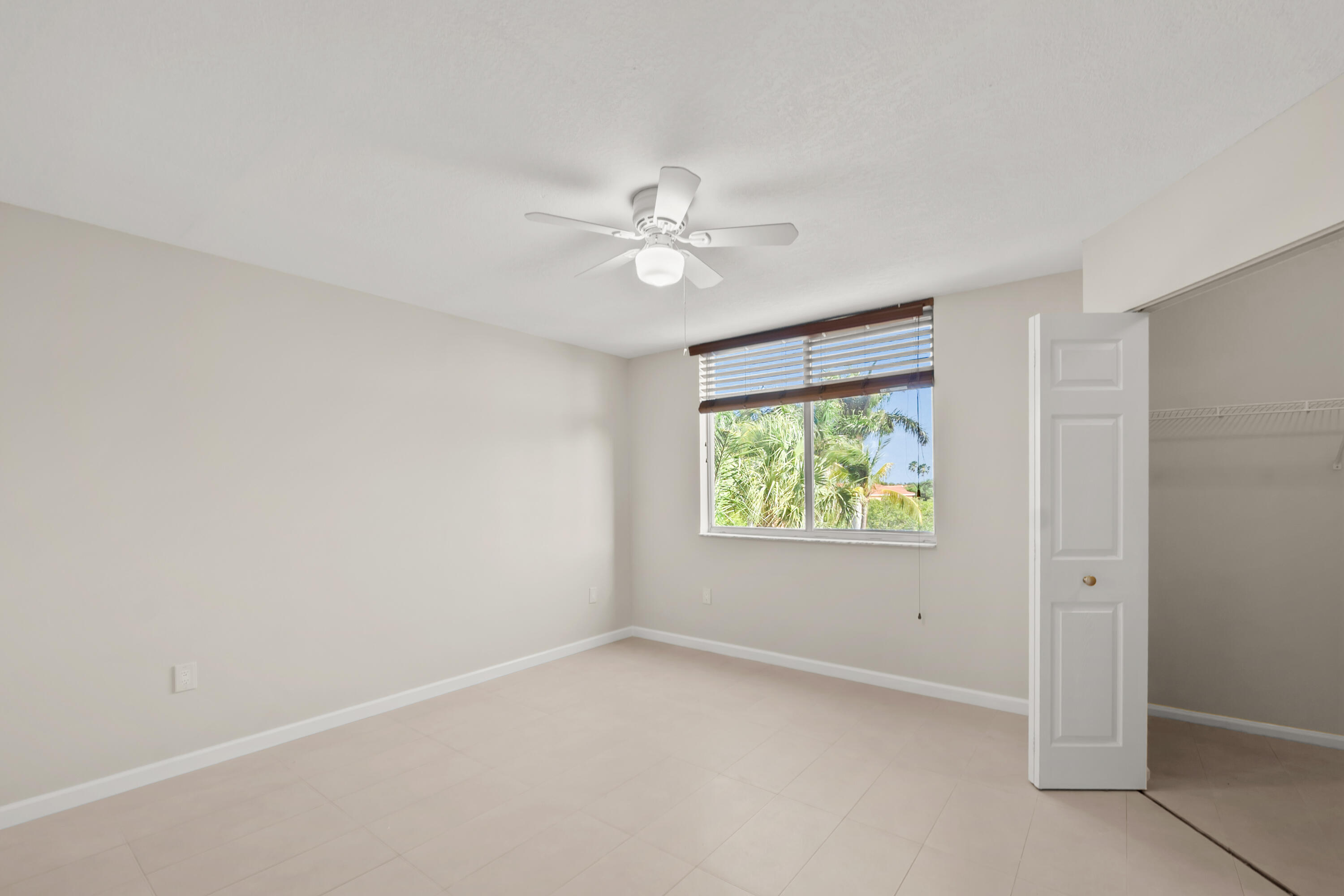 HYPOLUXOS MARINERS CAY CONDO - Residential