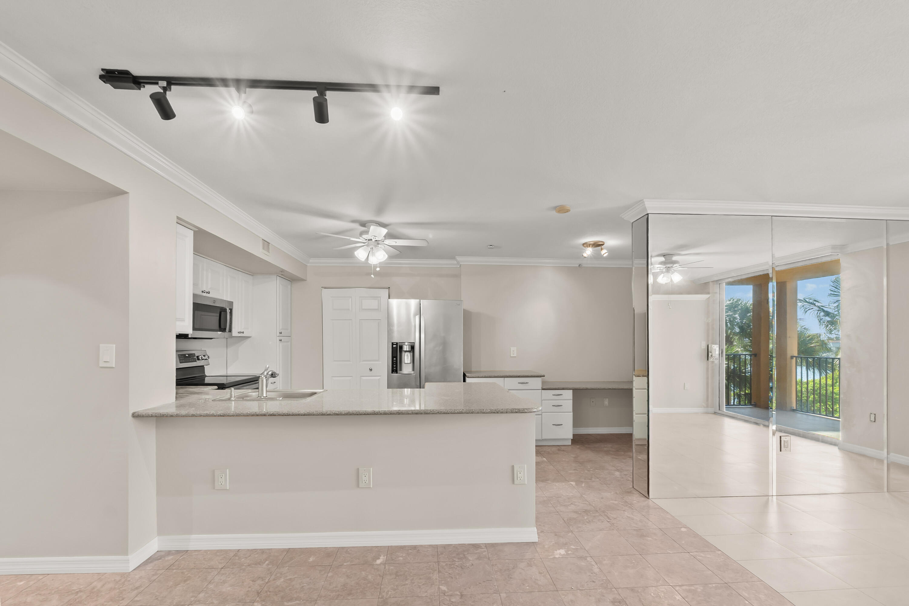 HYPOLUXOS MARINERS CAY CONDO - Residential