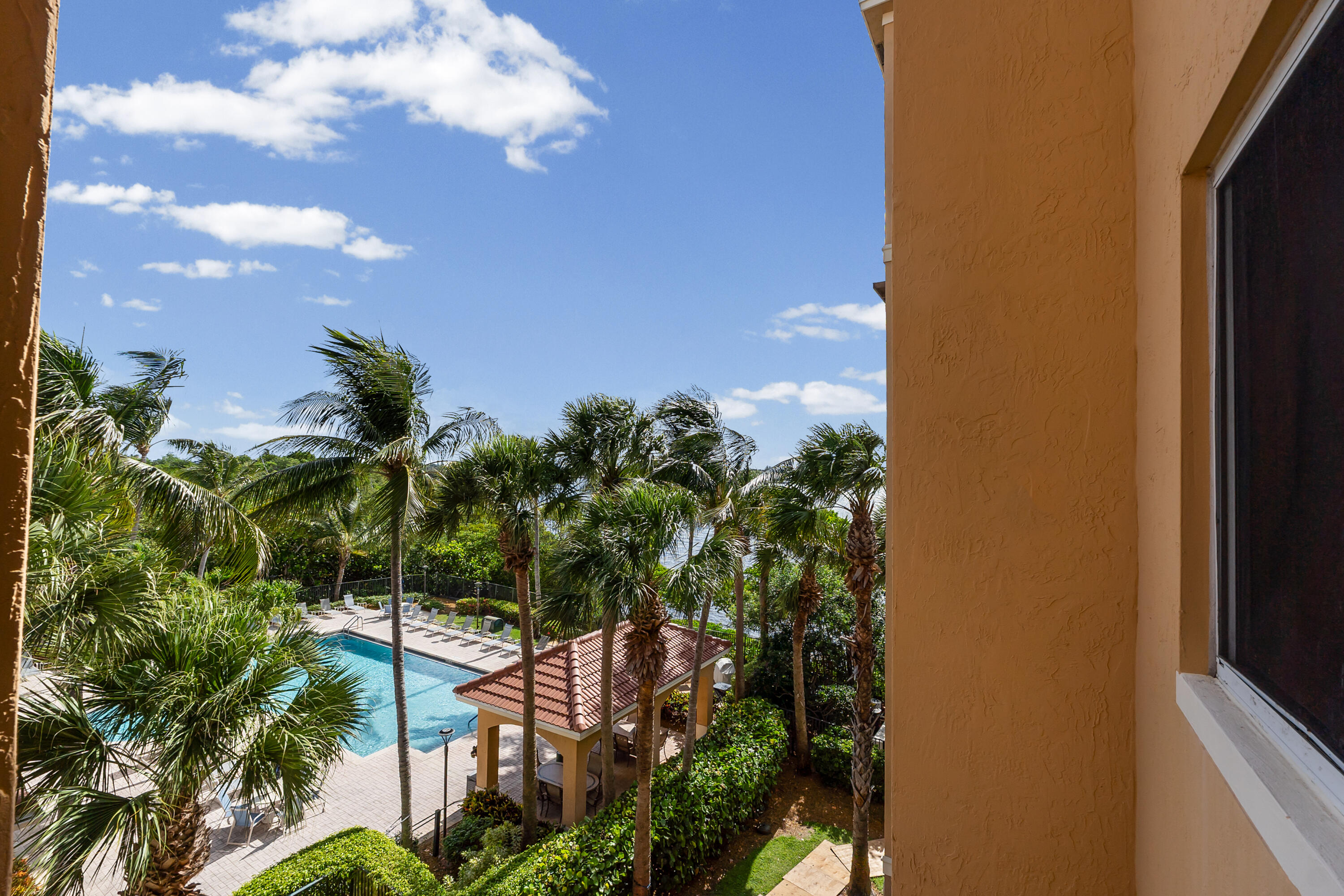 HYPOLUXOS MARINERS CAY CONDO - Residential