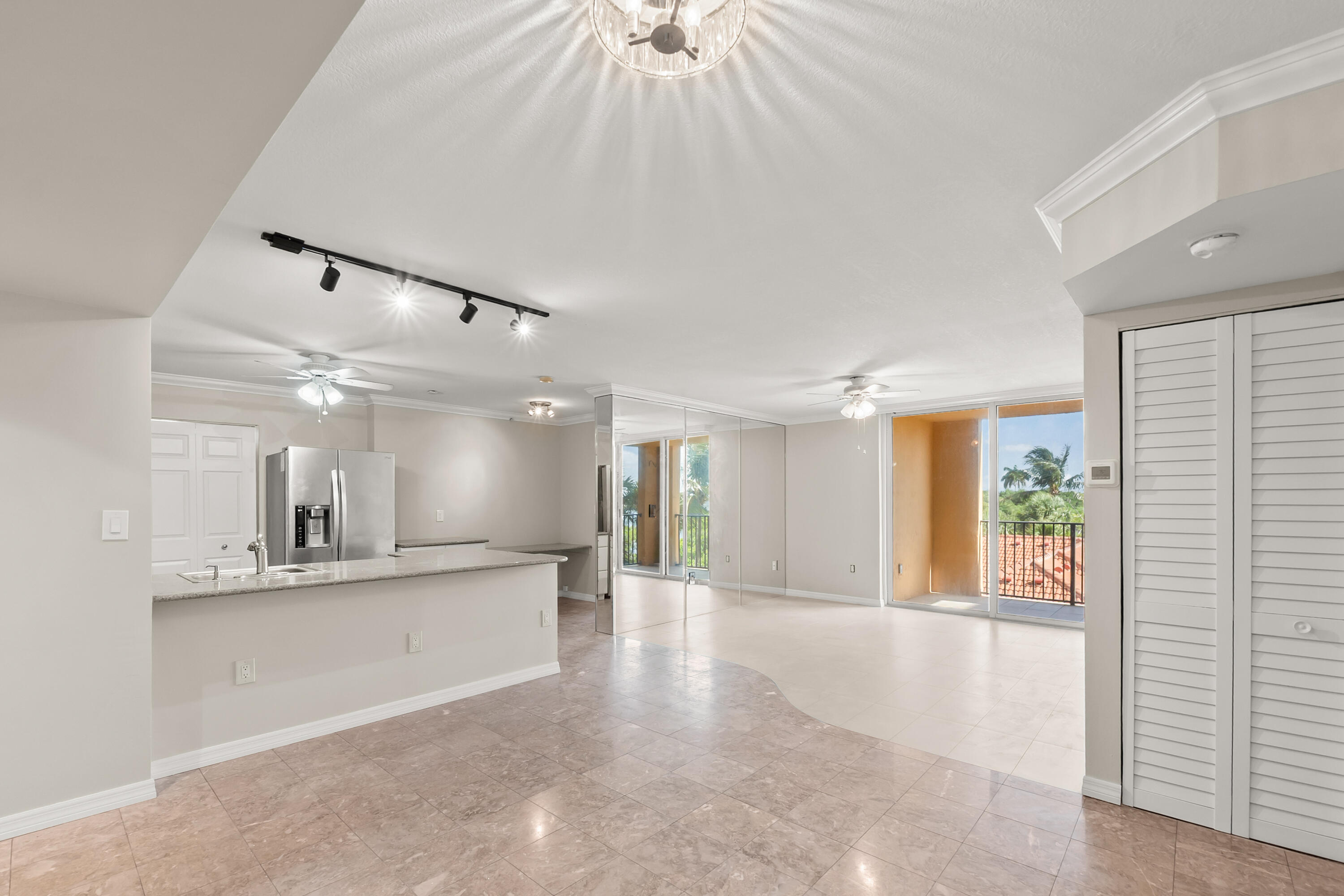 HYPOLUXOS MARINERS CAY CONDO - Residential