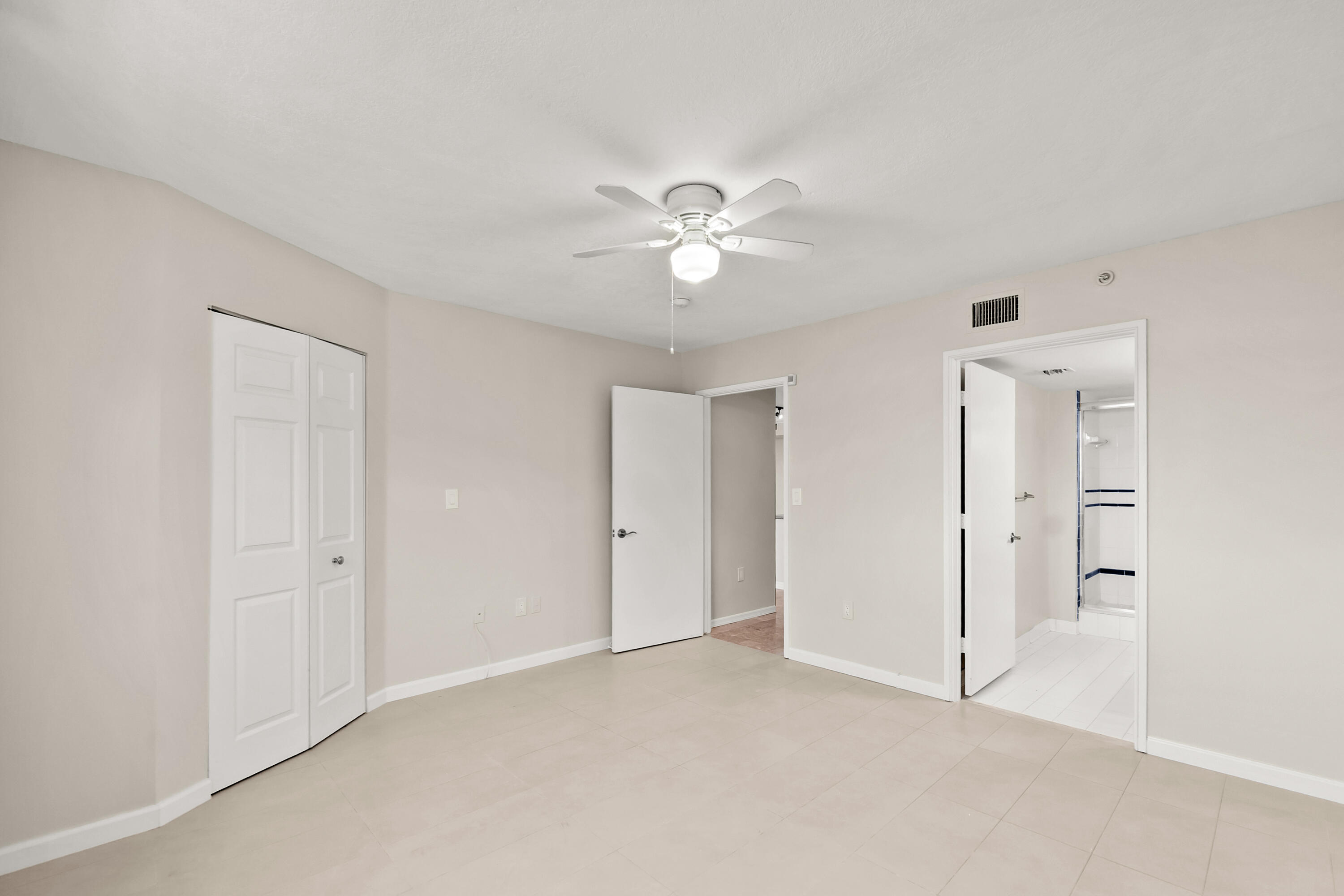 HYPOLUXOS MARINERS CAY CONDO - Residential