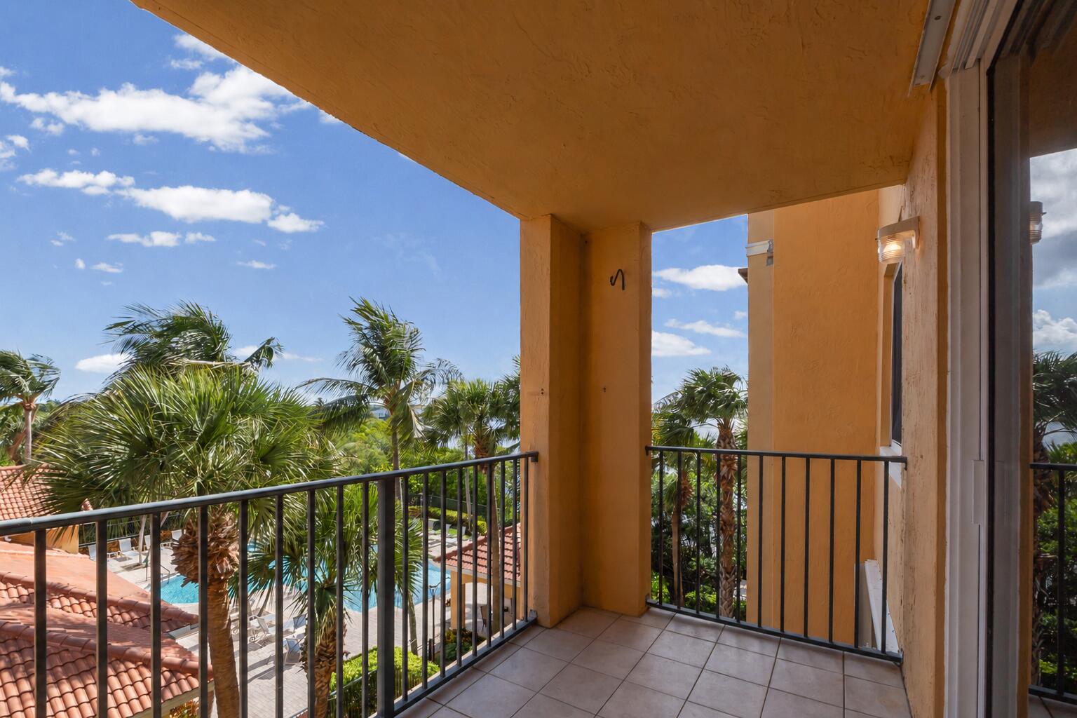 HYPOLUXOS MARINERS CAY CONDO - Residential