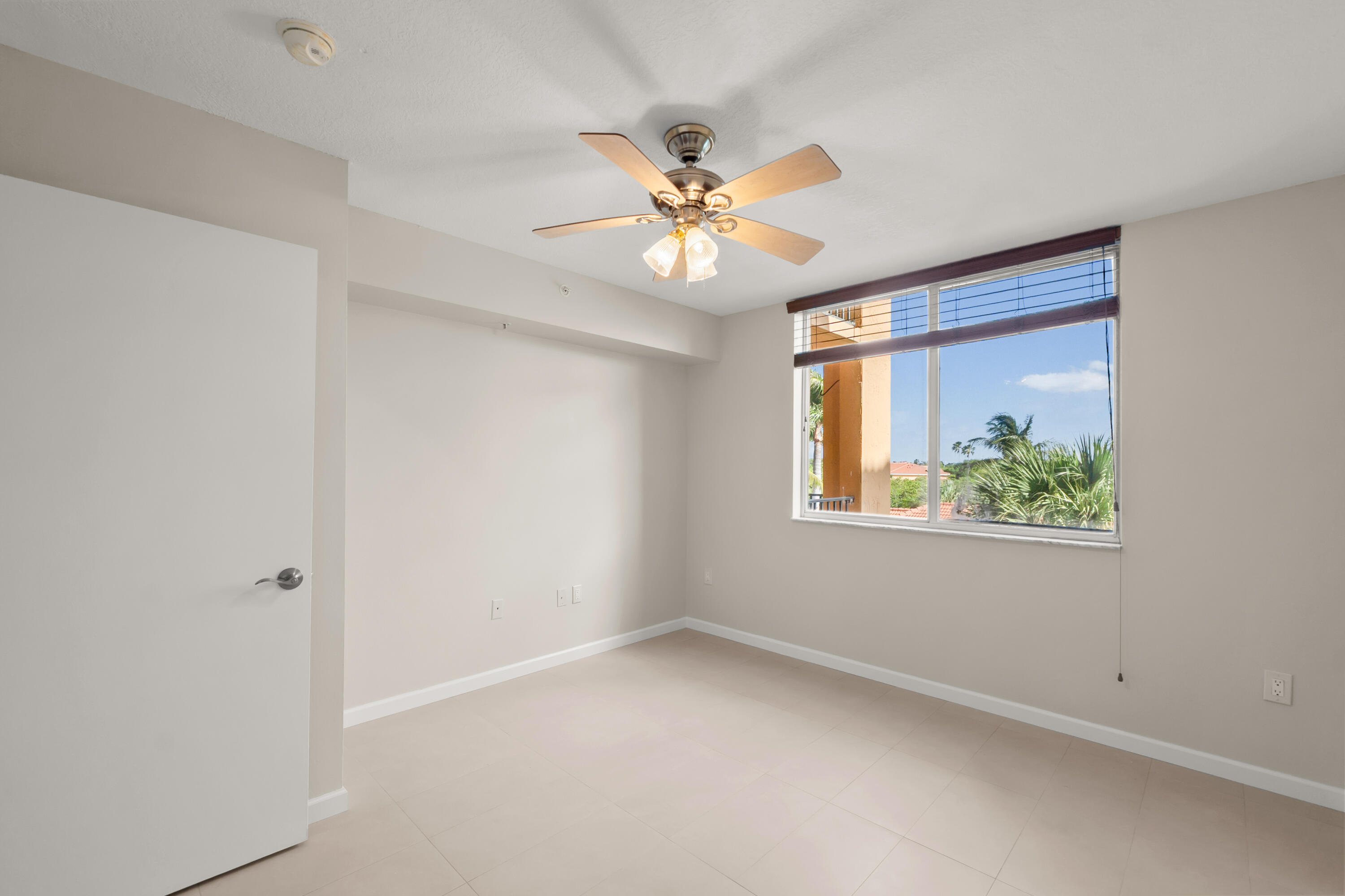 HYPOLUXOS MARINERS CAY CONDO - Residential
