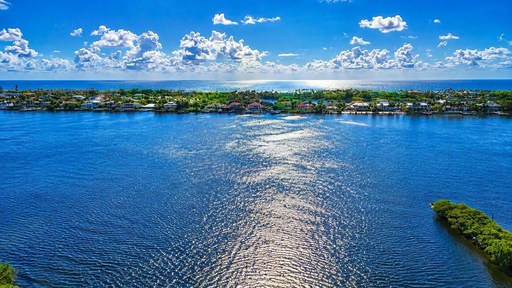 HYPOLUXOS MARINERS CAY CONDO - Residential