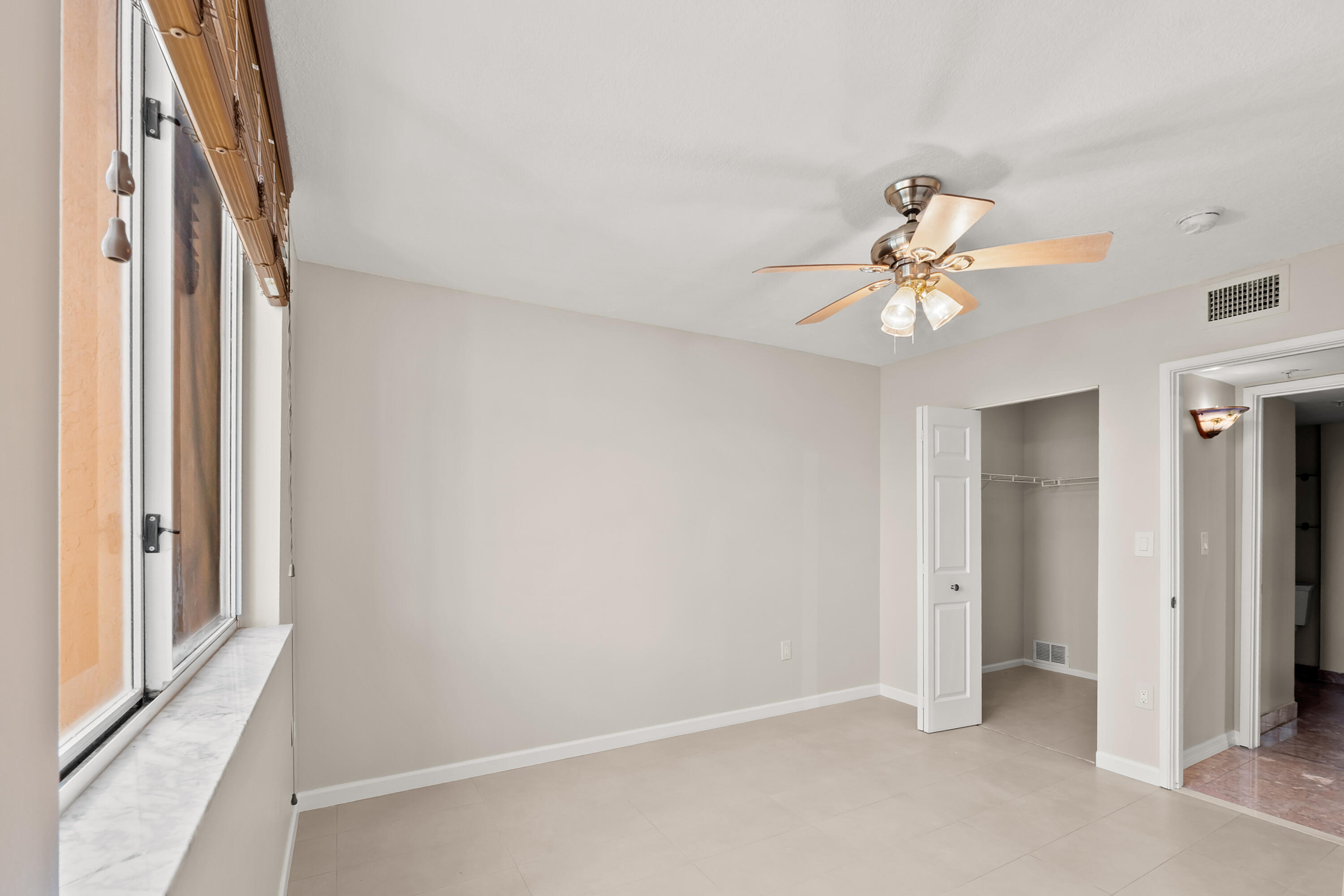 HYPOLUXOS MARINERS CAY CONDO - Residential