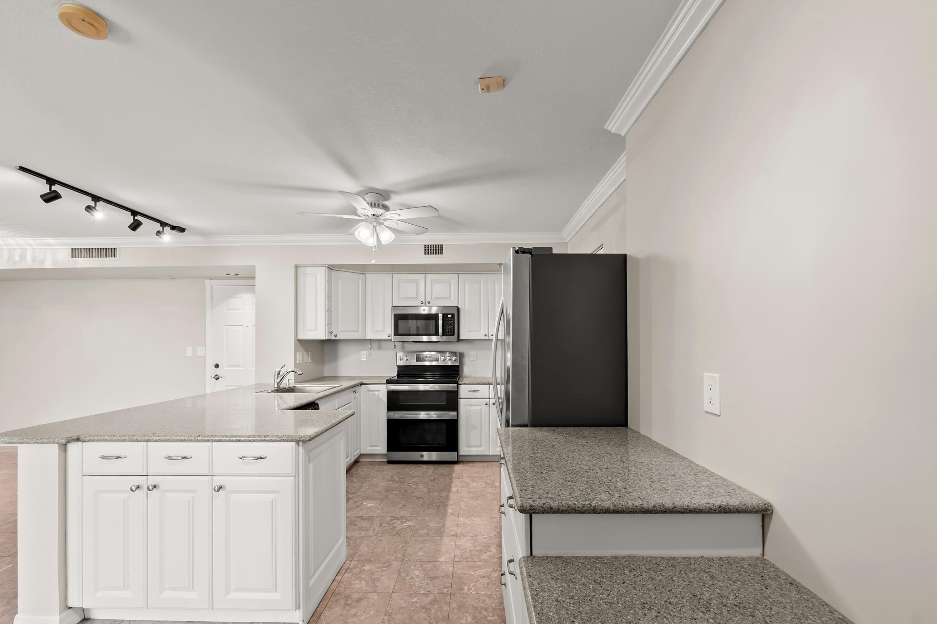HYPOLUXOS MARINERS CAY CONDO - Residential