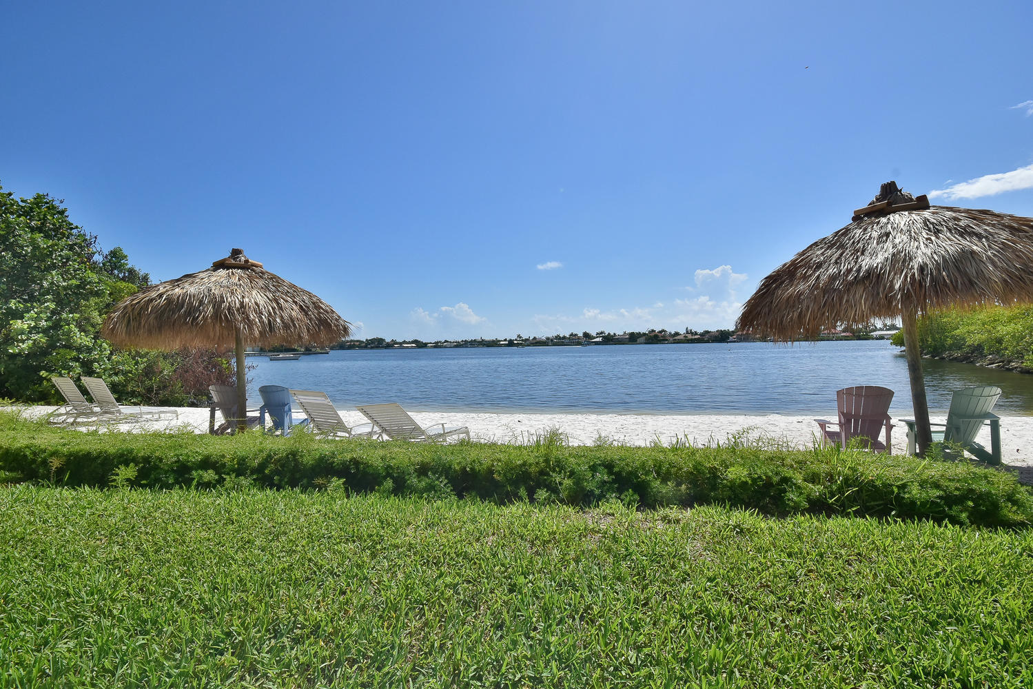 HYPOLUXOS MARINERS CAY CONDO - Residential