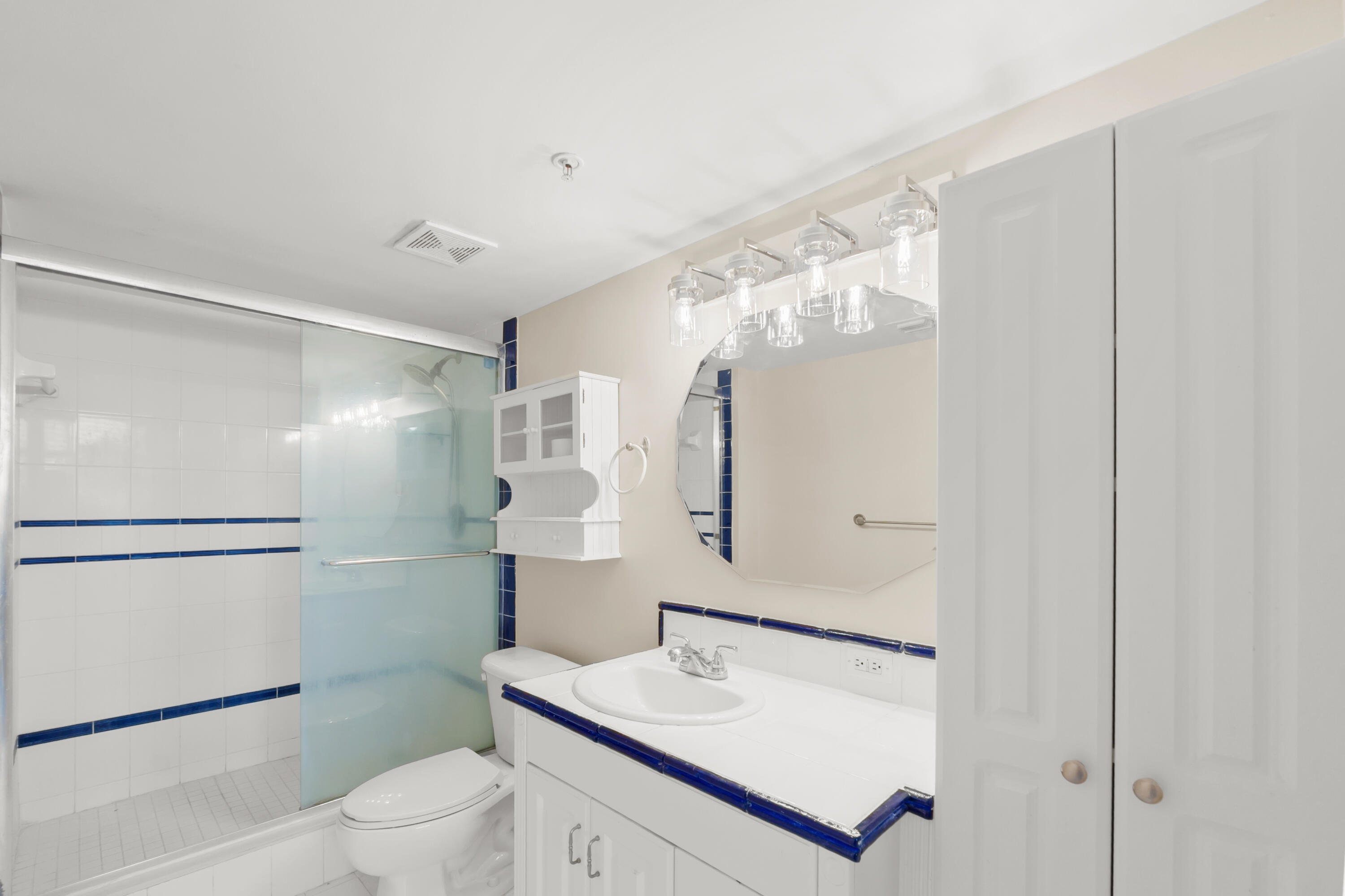 HYPOLUXOS MARINERS CAY CONDO - Residential