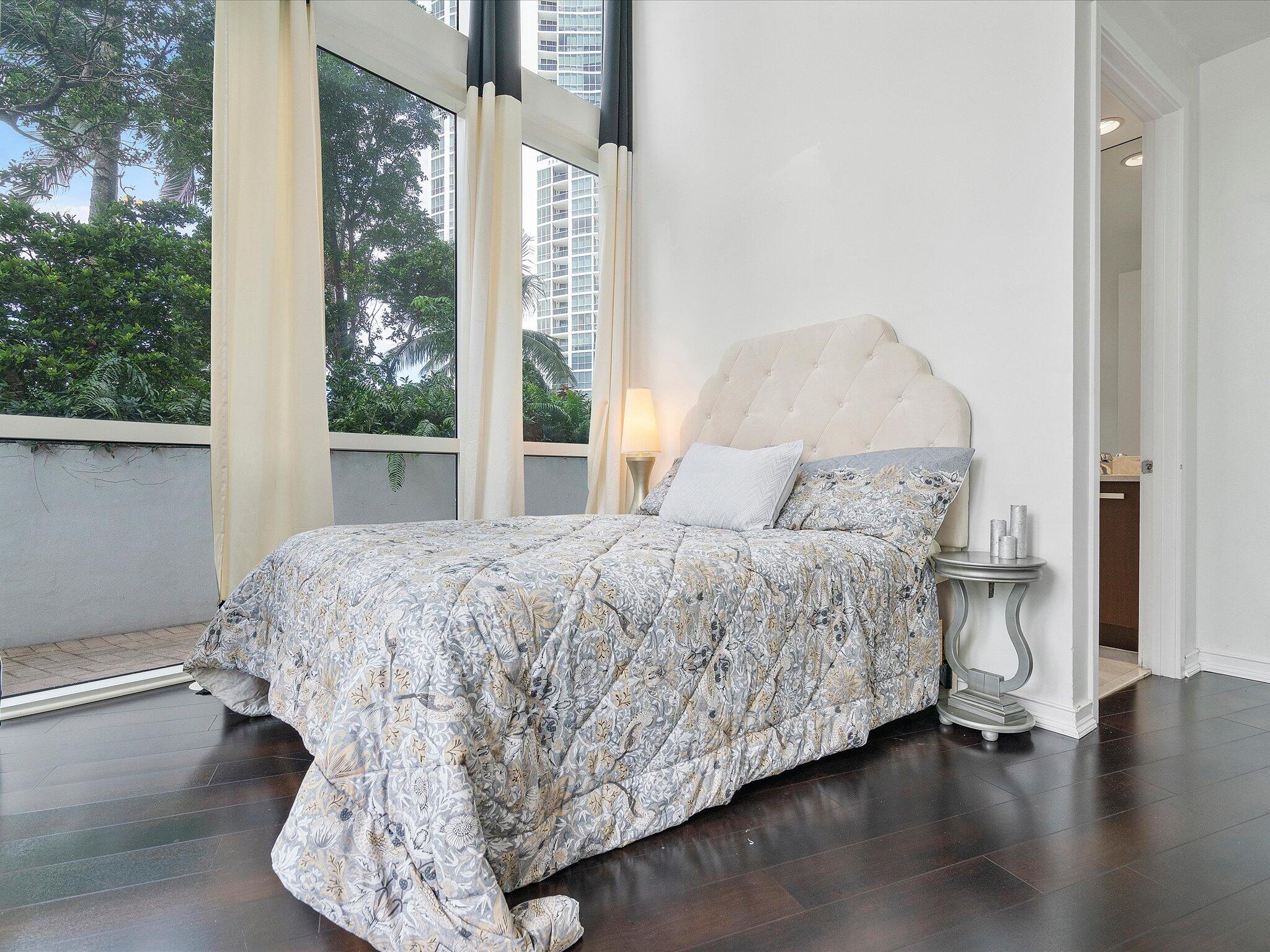 TRUMP PALACE CONDO - Residential