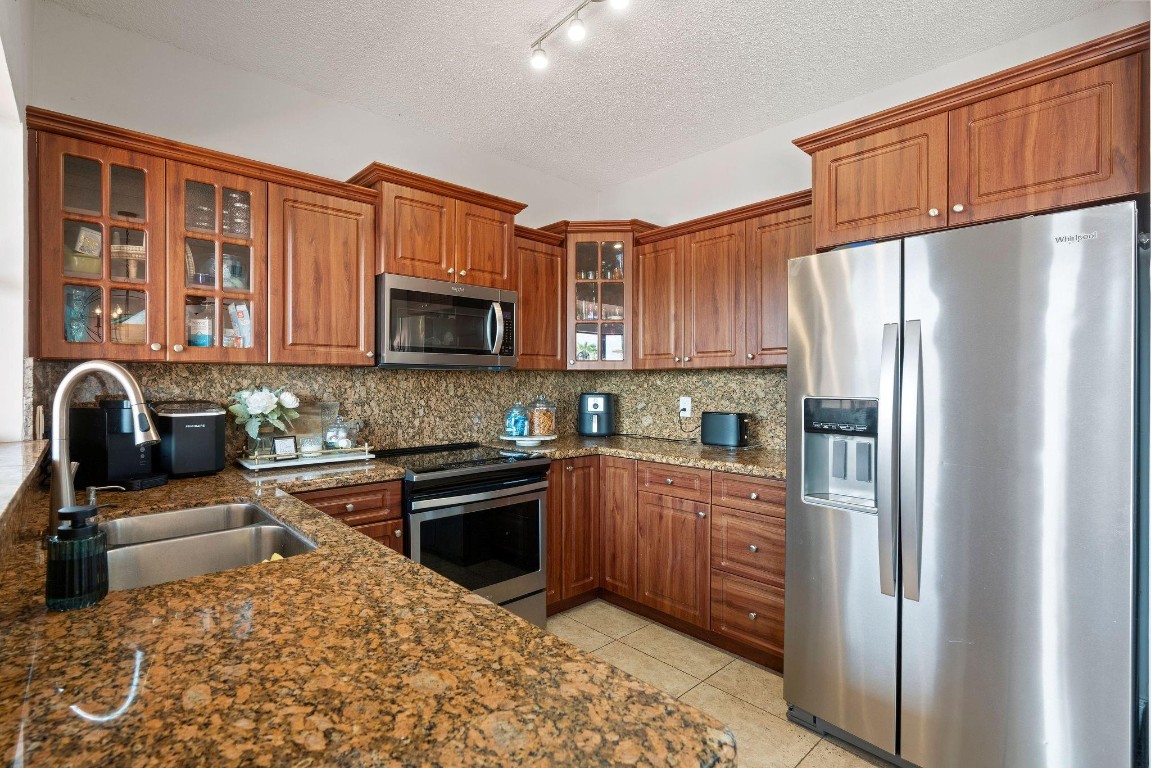 Angelica Gardens At Lakes - Residential