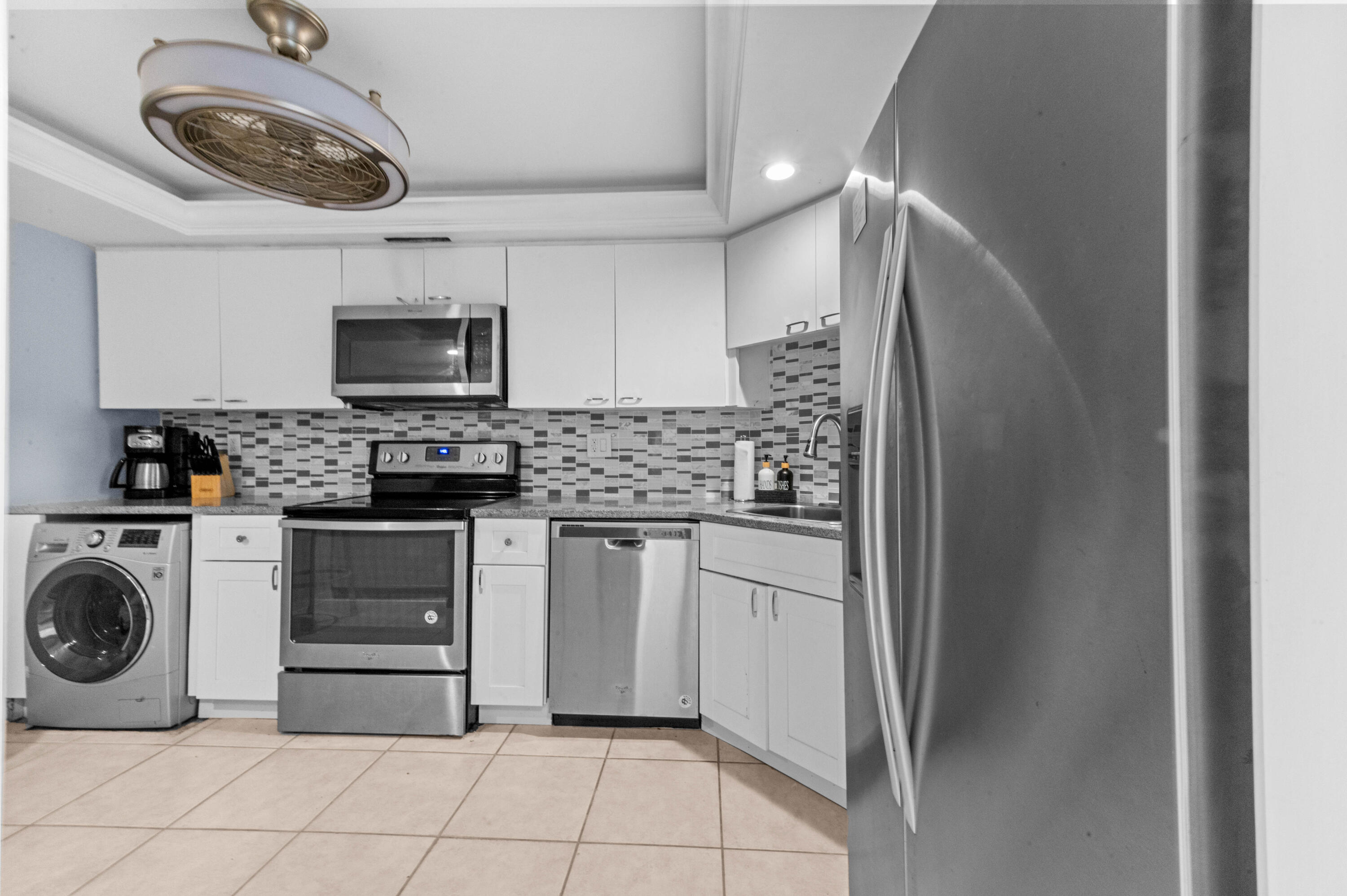 LANDS OF THE PRESIDENT CONDO 3 - Residential