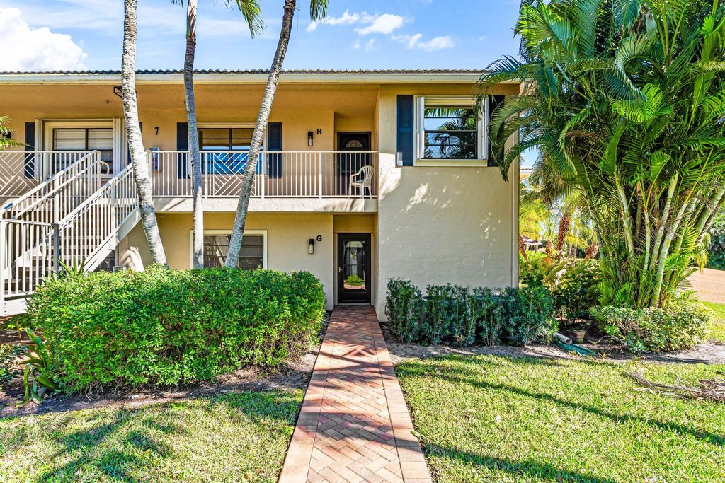 Photo of 7 Stratford Drive #G, Boynton Beach, FL 33436 (MLS # R11165729)