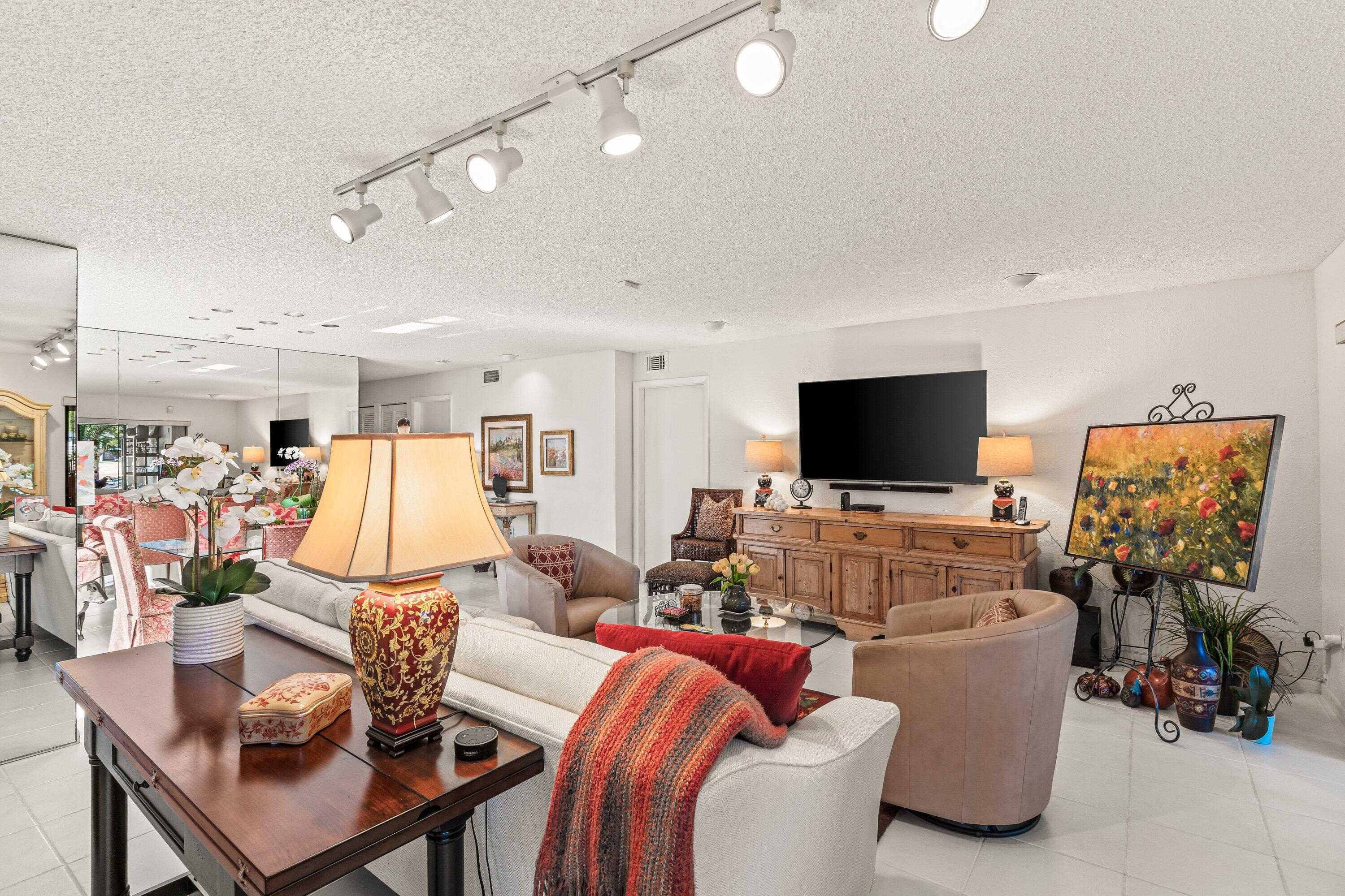 STRATFORD AT HUNTERS RUN CONDO - Residential